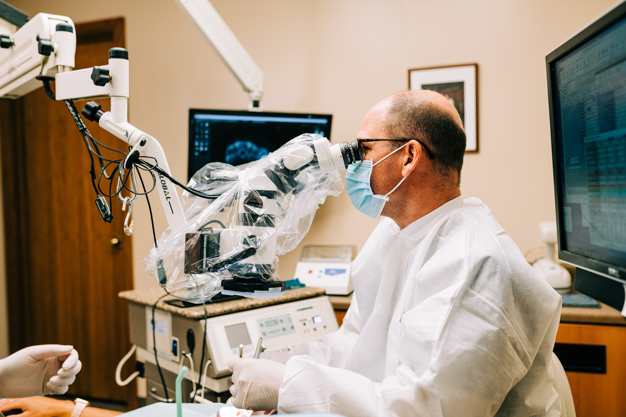 SURGICAL OPERATING MICROSCOPE